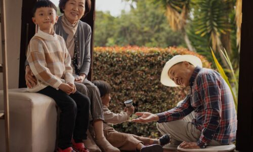 介護現場でのパワハラを象徴するイメージ。職員同士の対立やストレスを表現。