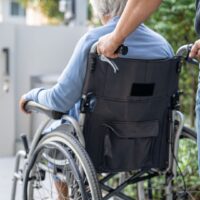 親の介護のコツを解説する専門家。負担を減らしながら介護を続ける方法を紹介。