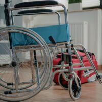 親の介護 報酬型を導入し、経済的負担を軽減する家族の様子
