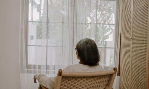 親の介護 偏見に負けず、家族の理解を得ながら介護を続ける人