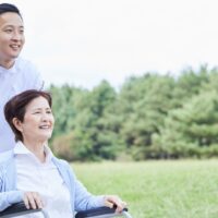 親の介護 休む ことは可能！無理なく介護を続けるためのサポート制度や便利な介護サービスを活用する方法