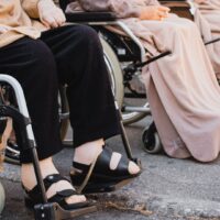 親の介護保険の申請手続きと活用方法を解説するイメージ画像