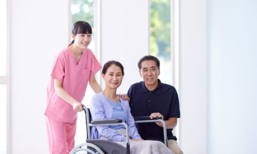 介護職 新人 悩み｜1年目で直面する壁と乗り越え方を解説するイメージ画像
