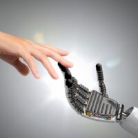介護ロボット導入現場で起きた問題点と失敗事例を示す介護士の困惑シーン