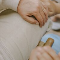 特定技能介護現場で文化以外の問題点に直面する日本人職員と外国人スタッフのやりとり